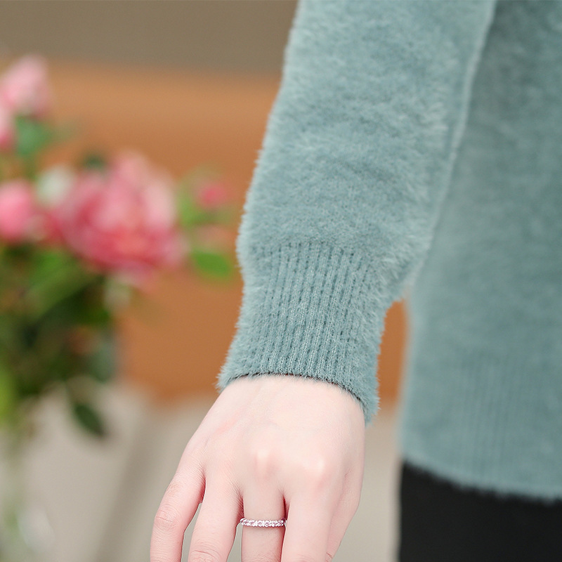 Mom Sweater Women's 2022 New Autumn and Winter thick knitted sweater top for middle-aged and elderly women's warm base layer Application Scenario