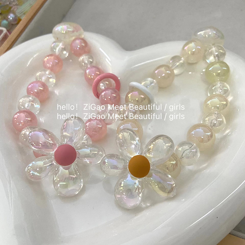 Korean Version Exquisite Transparent Small Flower Mobile Phone Chain Small Large Beaded Beaded Mobile Phone Case Hanging Ornaments For Female Short Mobile Phone Hanging Ornaments Application Scenario