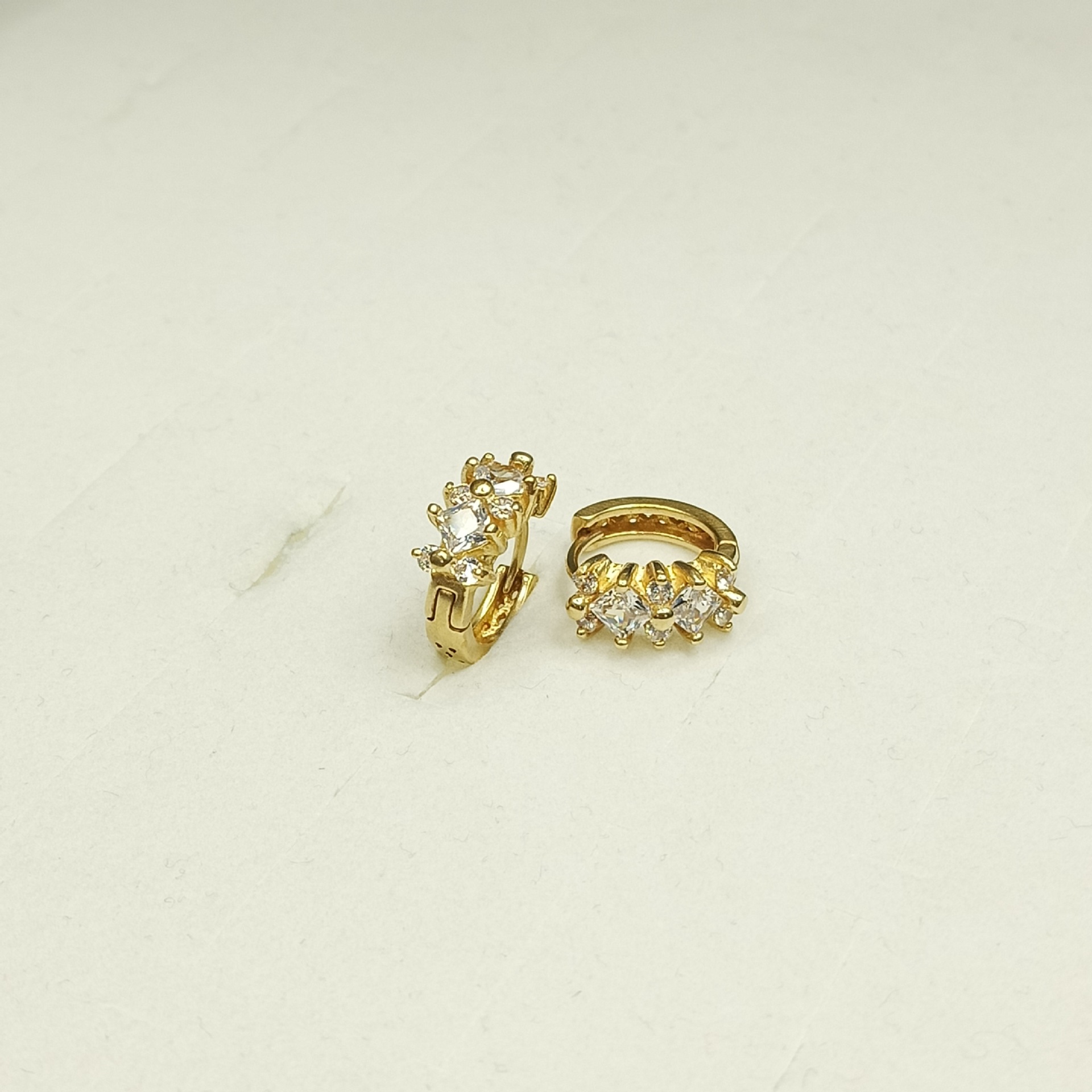 Fashionable and commuter style rough earrings, niche and exquisite, light luxury and high-end feel, slightly inlaid zircon circular half-set details Picture
