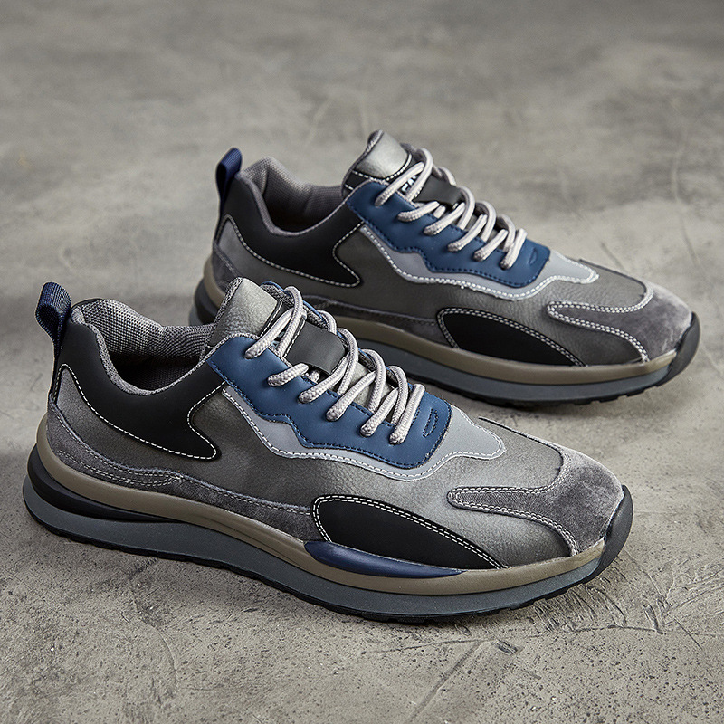 حذاء جديد من الأحذية الرجالية هو من الطراز القديم