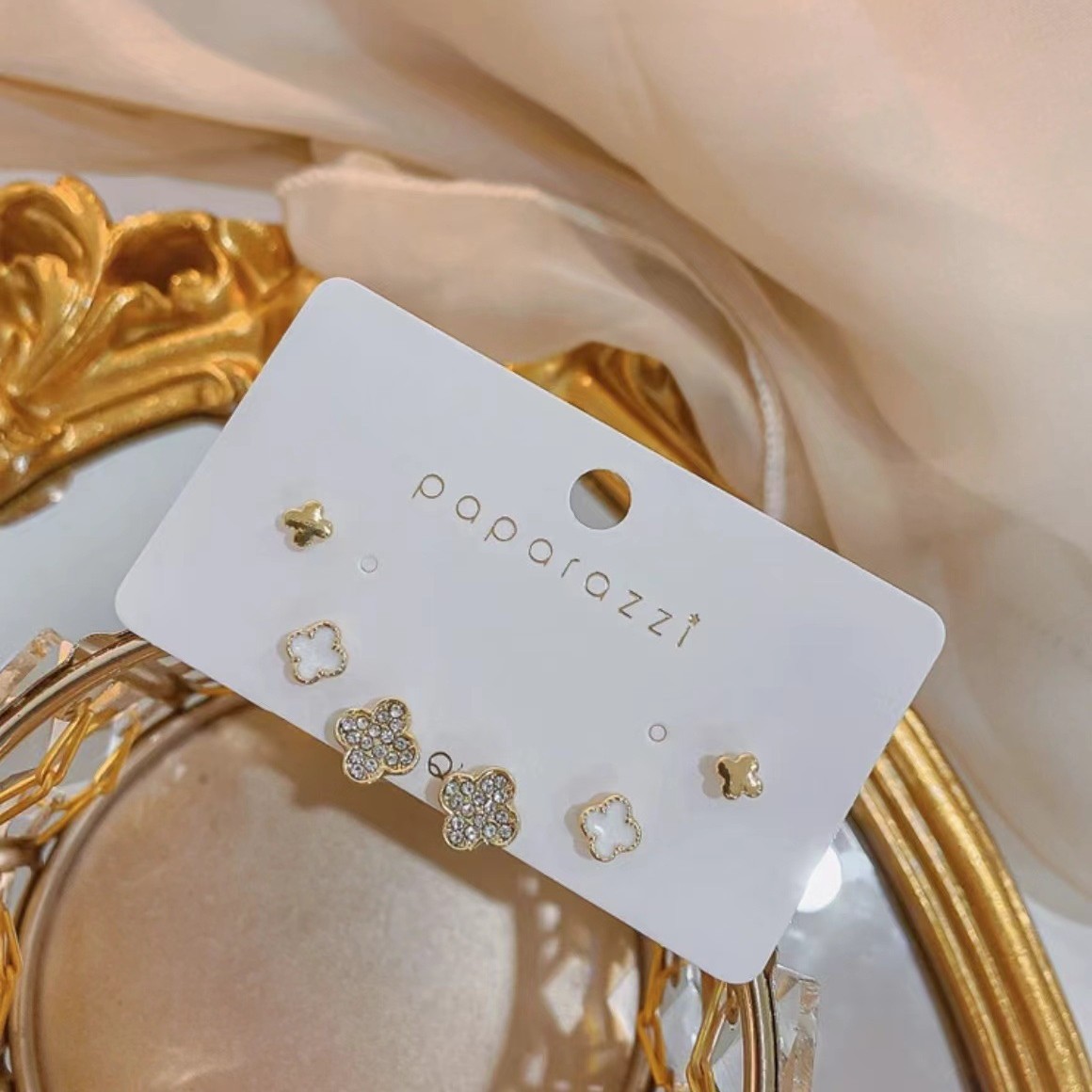 The new autumn and winter fashion leather concave-convex hair band exudes a sense of luxury. The high headband at the top of the head is versatile. The wide-edge facial hair clip is a headpiece pic 1