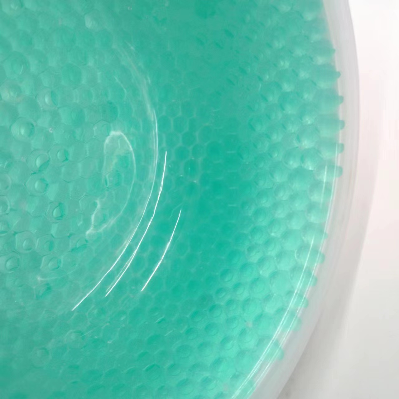 Pet ice bowls clearance with minor flaws, pet feeding bowls, dog bowls, cat bowls, summer cool ice bowls, water bowls and tableware Application Scenario