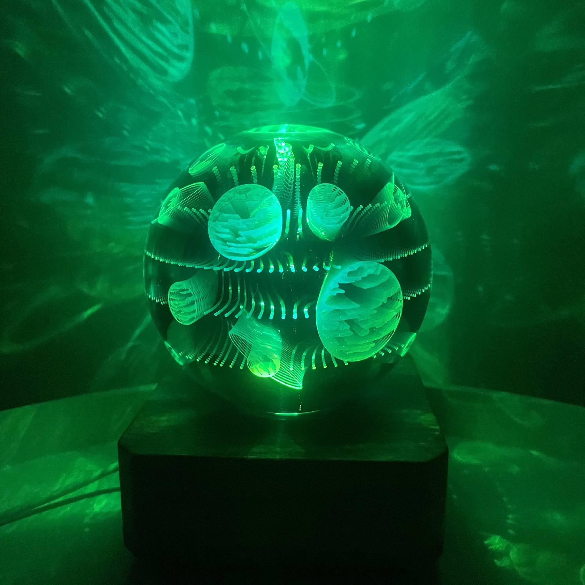 USB plug-in starry sky light, LED spherical laser cool projection light, RGB seven-color magic ball night light factory direct sales details Picture