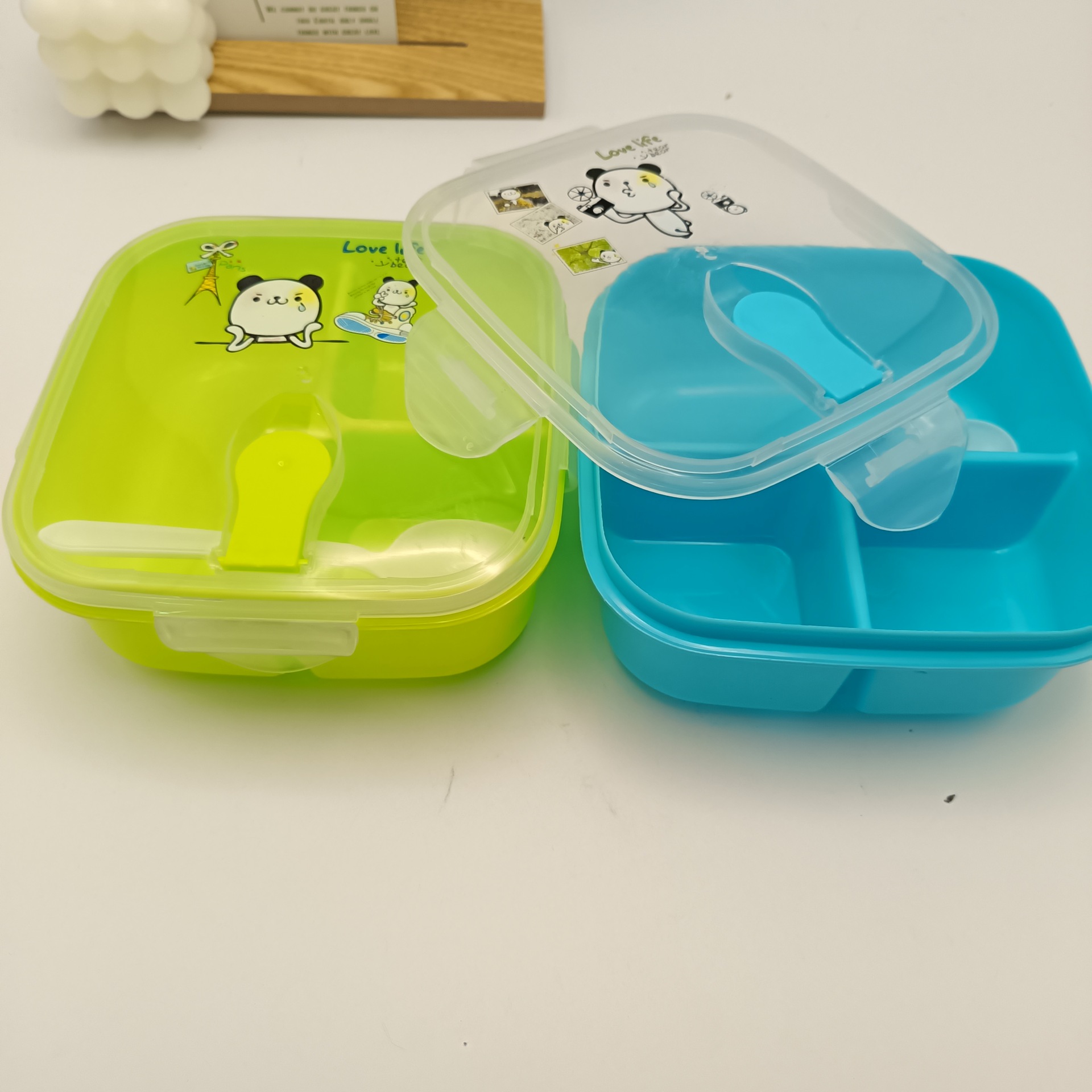 Simple Japanese-style compartments lunch box, microwave-safe student lunch box, fresh-keeping box, three-compartment children's bento box full figure