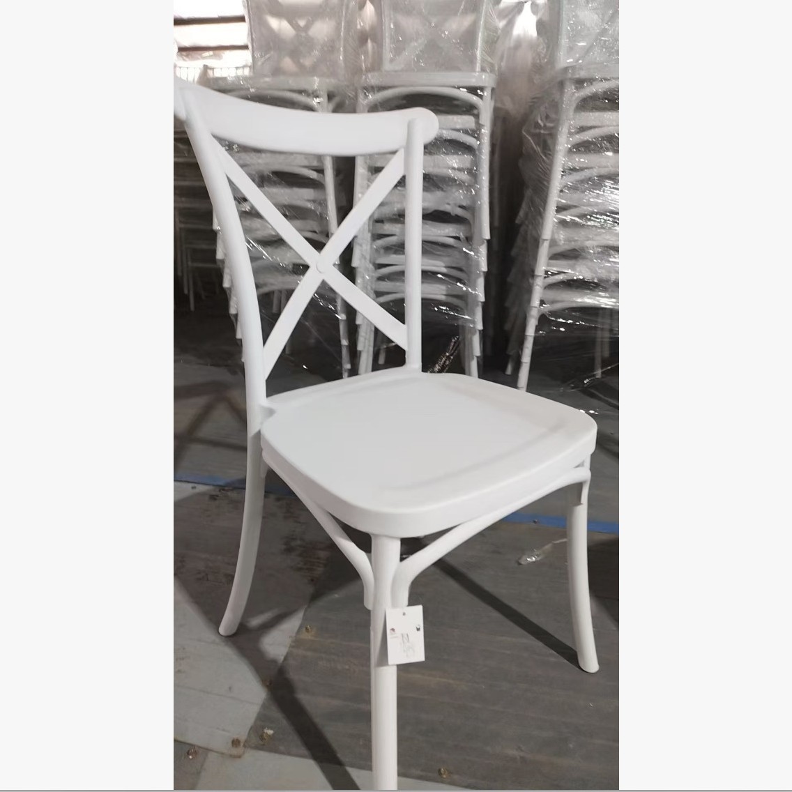 现代欧式简约塑料餐椅成人家居户外休闲咖啡店家具带酒店靠背餐厅