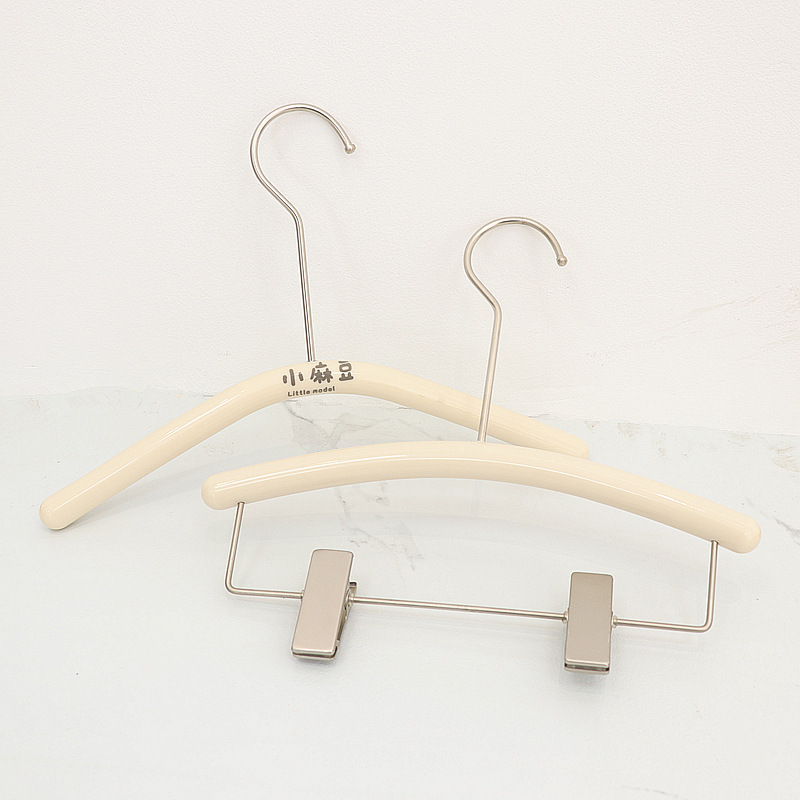 Acrylic pointed children's clothes hanger, cream white cotton rope clothing store, children's clothing anti-slip plastic clothes hanger and trouser hanger wholesale logo