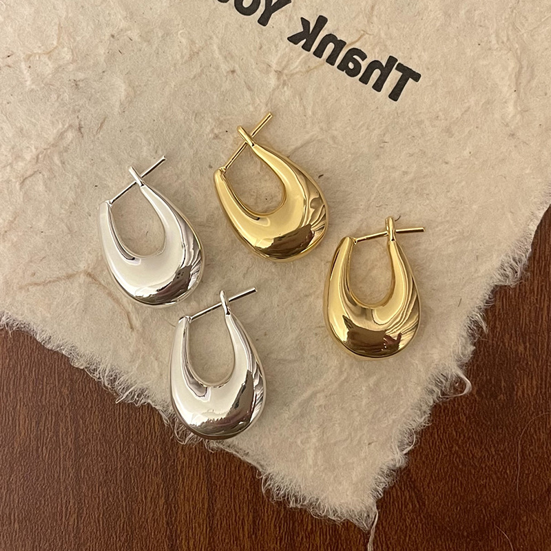 fever's same style metal earrings for women, with a high-end, niche, retro, unique, simple and versatile style Application Scenario
