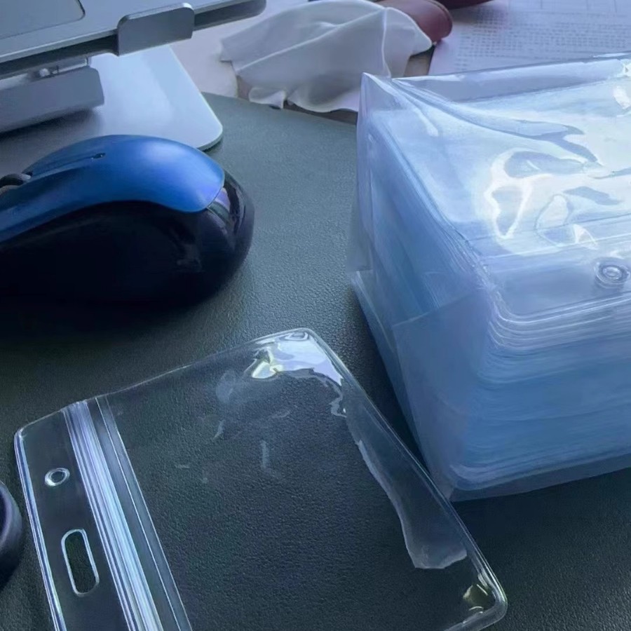وقد صُممت أغشية بطاقات المكاتب الشفافة من بطاقة واقيات الأطفال من بطاقة PVC الجديدة حسب الطلب Application Scenario