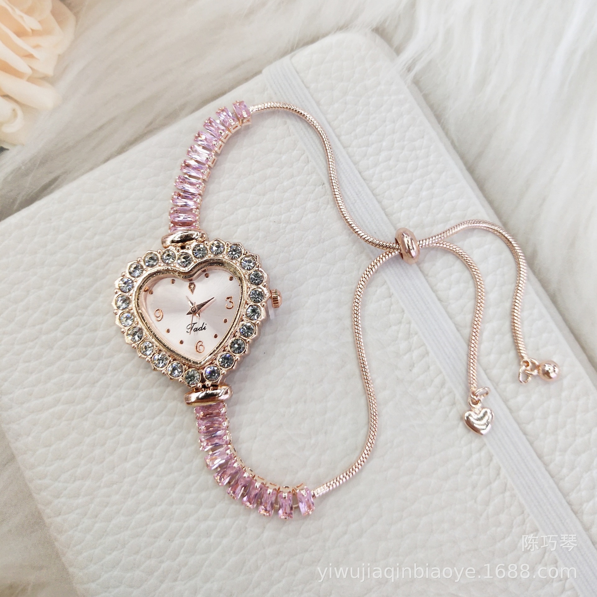 Ladies' pull-out bracelet watch, cross-border heart-shaped Korean version fashionable diamond-encrusted digital watch accessory Application Scenario