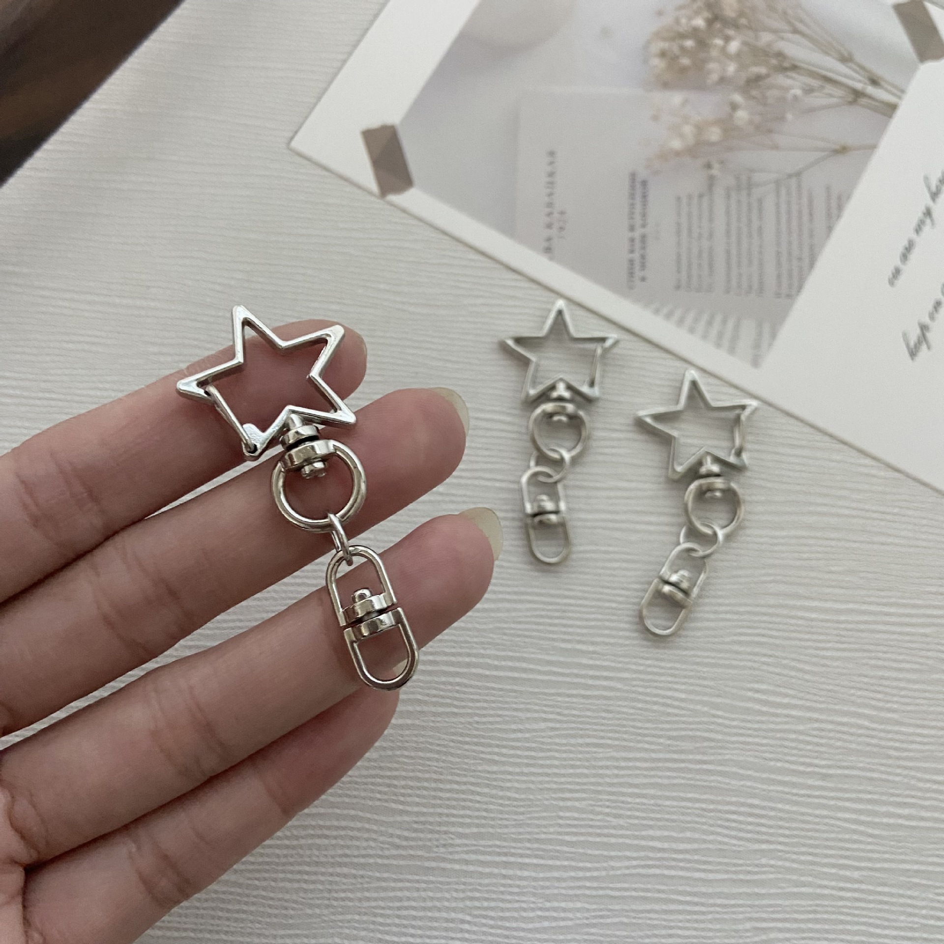 Cross-border star buckle, 8-shaped buckle, zinc alloy keychain, five-pointed star spring hanging buckle, diy accessories are available for cross-border consignment details Picture