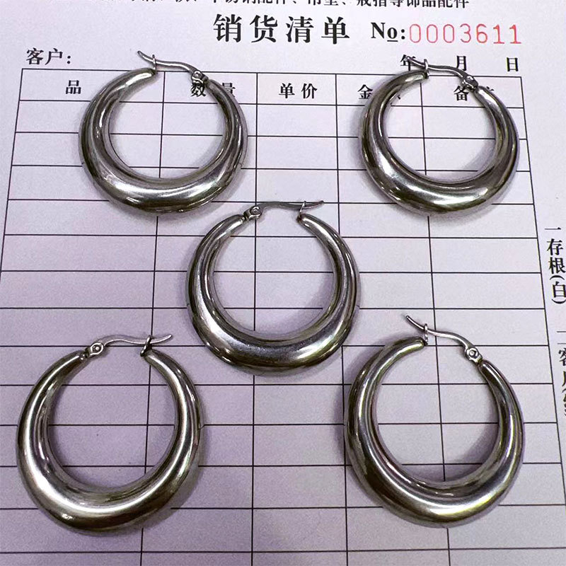 Exaggerated geometric crescent-shaped semi-circular hollow earrings, stainless steel ear rings and earrings from Amazon e-commerce in Europe and America are cross-border Application Scenario