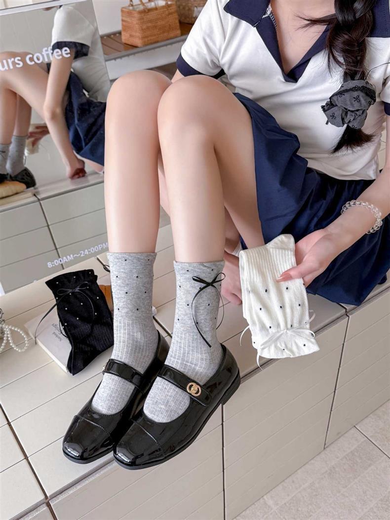 Calcetines stand one piece daihair nuevos calcetines de encaje daihair heap heap calcetines para mujeres estilo de pasarelas de nicho letras medias medias dongdaemun calcetines de moda one piece daihair pic 14