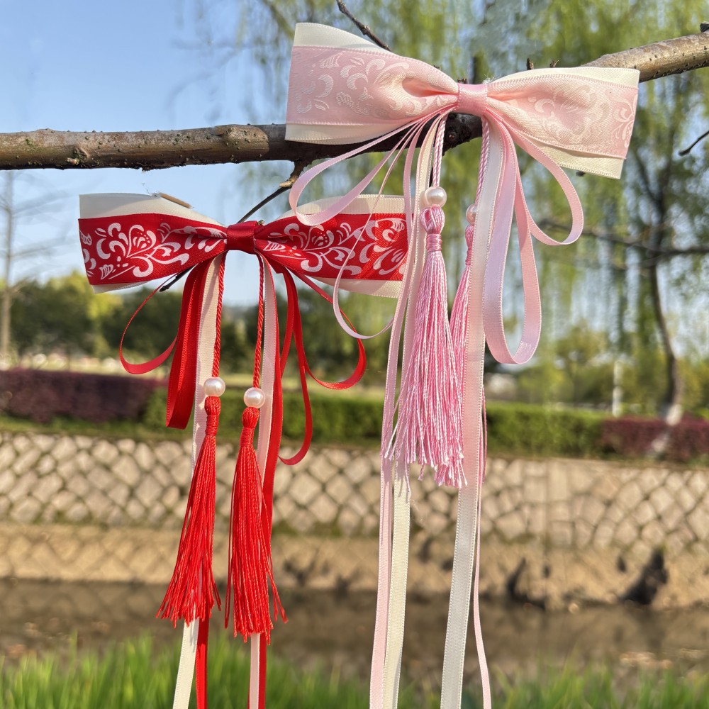 The national trend series features ancient Chinese style, blue and white porcelain hair clips, fabric bow ribbons, super fairy headwear and Hanfu accessories