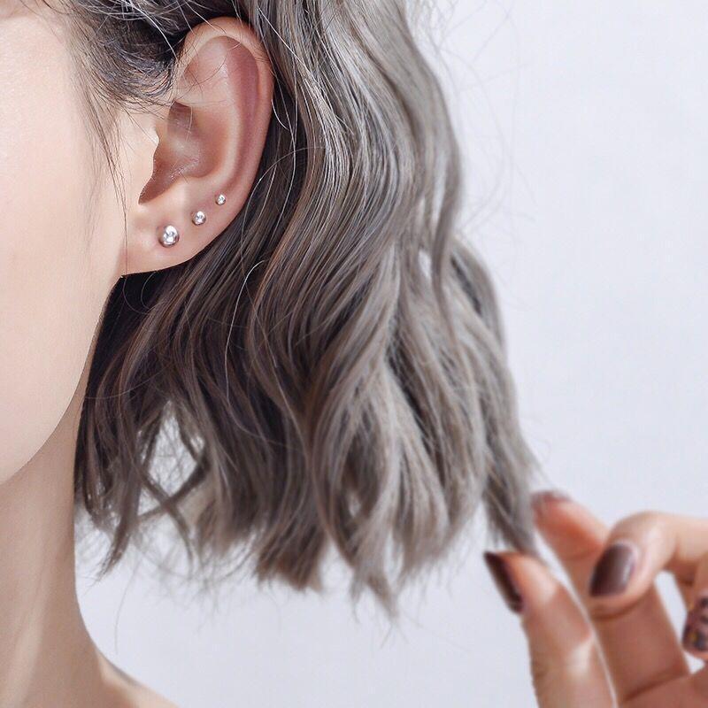 925 plata beanie simple estudiante earstuds moda levantando orejitas mini pequeño pequeño bola redonda earpin ornamentos han seongfeng Application Scenario