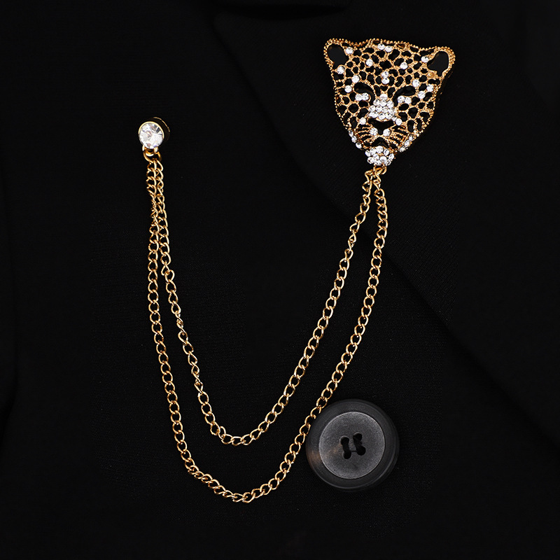 Euro-American Style Alloy Vintage Tiger Brooch Personality Creative Sweater Coat Mix And Match Animal Chain Corsage Accessories Application Scenario