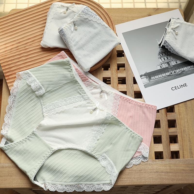 Plus-size underwear for women, pure cotton, plump MM200, mid-high waist, sweet and cute, Japanese-style girl, hip-hugging triangular waistband Application Scenario