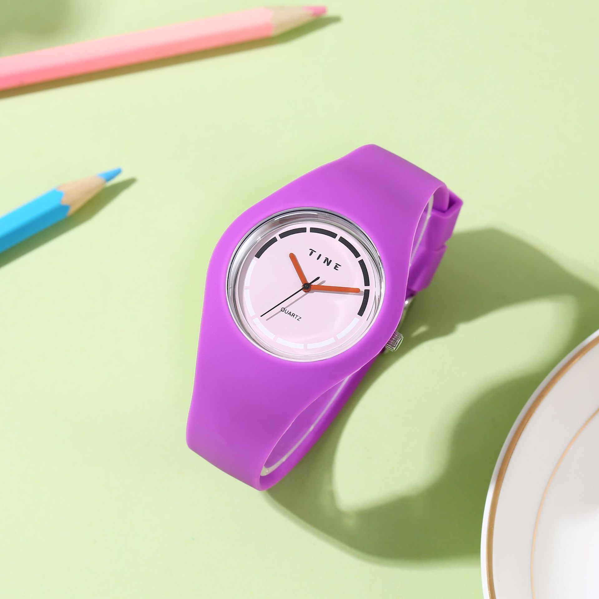 Cross-border female student watches, waterproof couples, versatile quartz watches, casual and simple watches, electronic watches, silicone watches Application Scenario