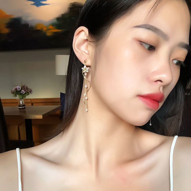 New Face Slimming Five-Pointed Star Earrings For Women Long Temperament Network Red Fringe Earrings Drop Wavy Ear Line Star Earrings Application Scenario