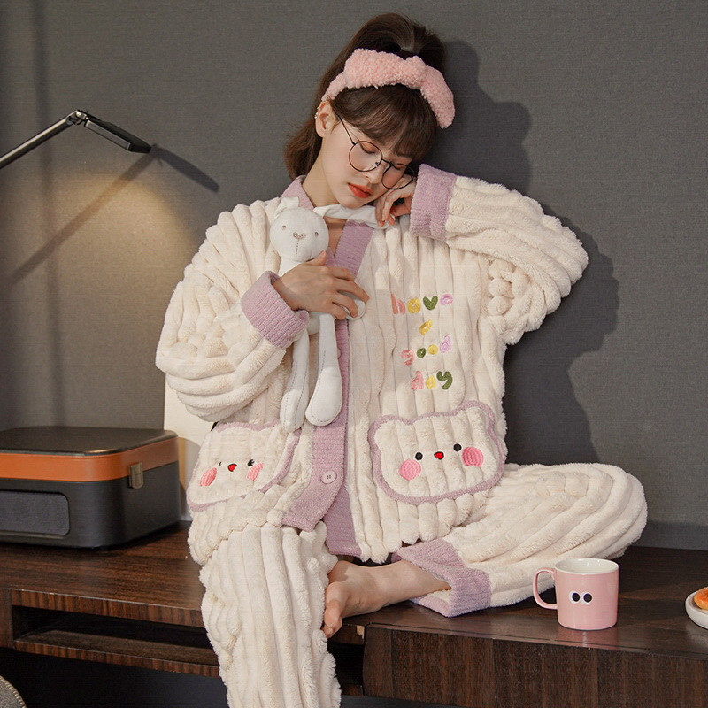 2022 New Coral Velvet Sleepwear Women Winter Plus Velvet Thick Cartoon Cute Flannel Home Suit Wholesale Application Scenario