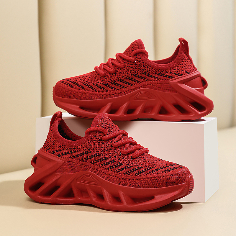 童运动鞋实物图