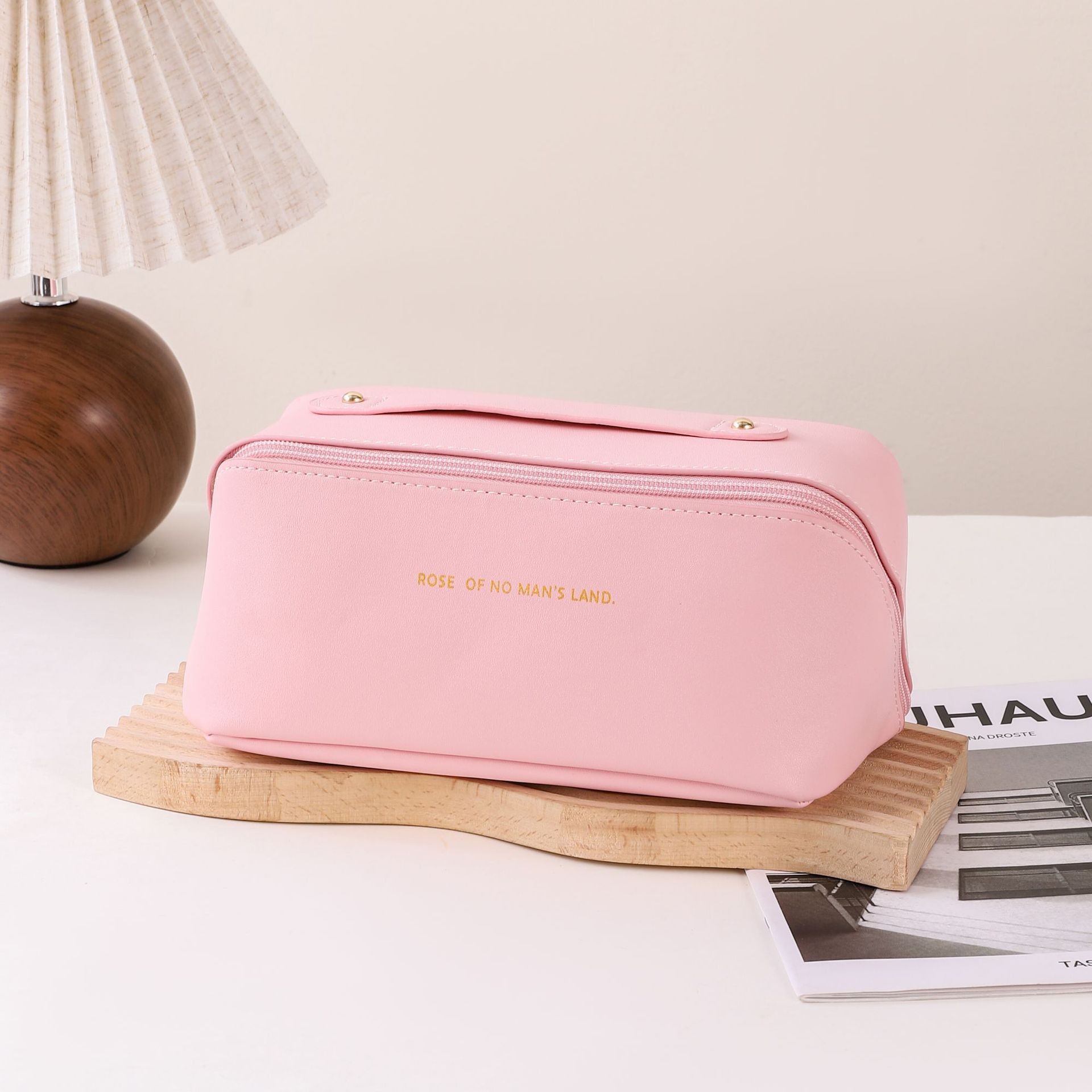 PU leather cloud makeup bag, pillow, large-capacity dedicated portable makeup case, travel toiletries bag, cosmetics storage bag details Picture