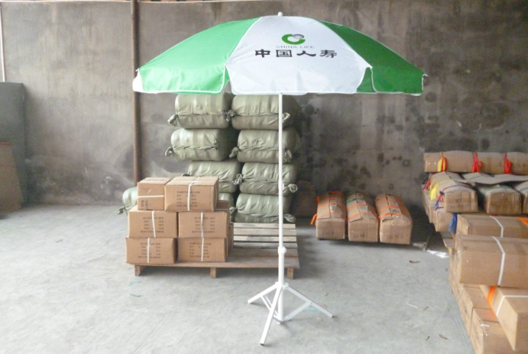 Outdoor sunshade sun umbrella base folding triangular four-corner support umbrella base advertising umbrella portable folding base Application Scenario