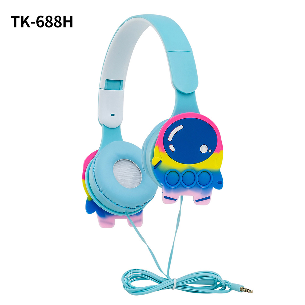 ويمكن استخدام سماعات الأذن ذات أسلاك قابلة للطي من طراز TK-688H العابرة للحدود التي تعمل بالرسوم المتحركة الفضائية الخاصة بالأطفال Application Scenario
