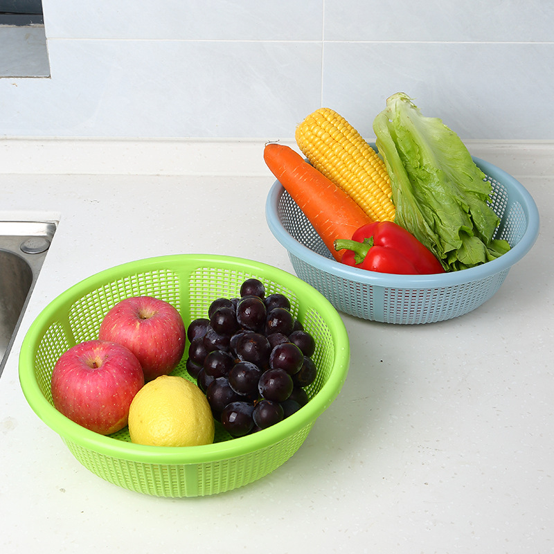 Plastic baskets, household draining blue thickened vegetable washing sieves, fruit baskets, vegetable washing baskets, strawberry basins manufacturer wholesale Application Scenario