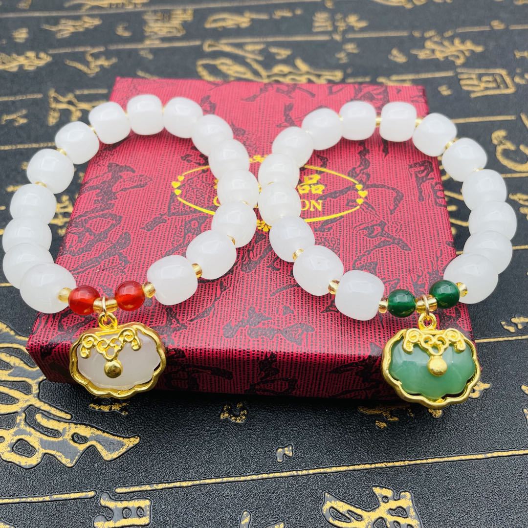 The new imitation white jade bracelet, inlaid with gold and white jade auspicious cloud lock bag accessory, is a fashionable and elegant men's and women's bracelet for live streaming Specification image
