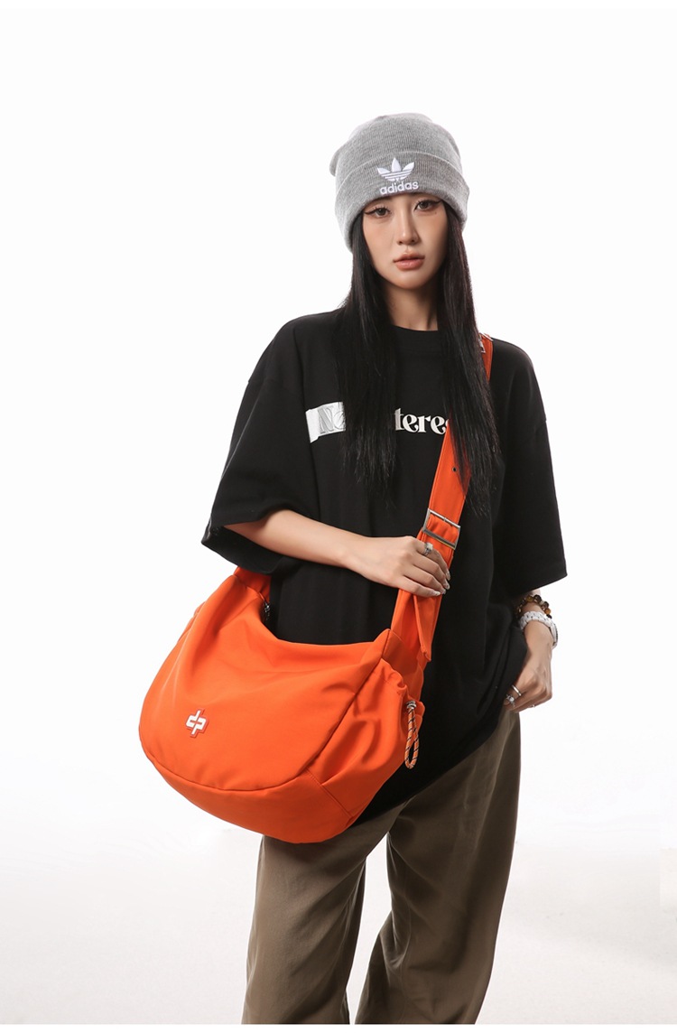 花儿与少年同款大饺子包休闲通勤斜挎包女工装风单肩包大容量背包详情11