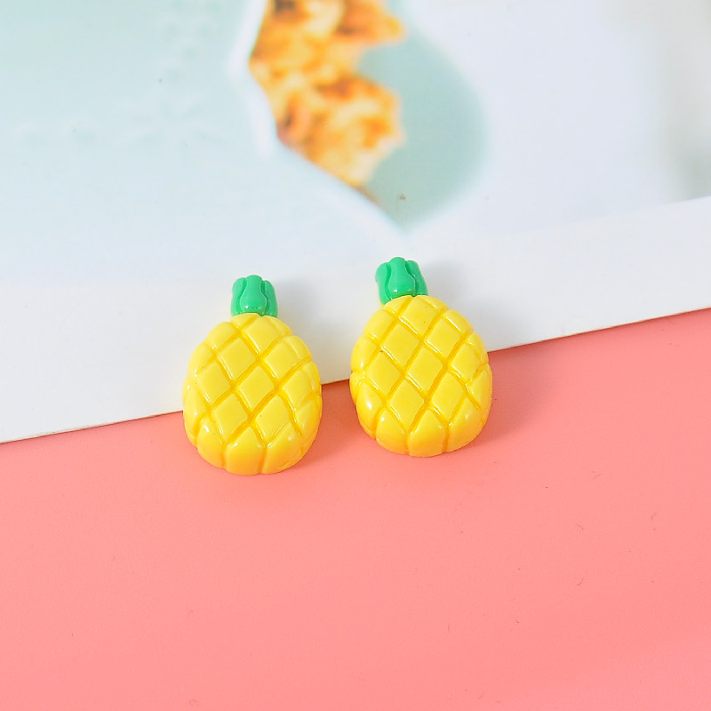 New shiny and cute strawberry, pineapple and peach fruit resin jewelry accessories and decorative pieces, cream glue diy material details Picture