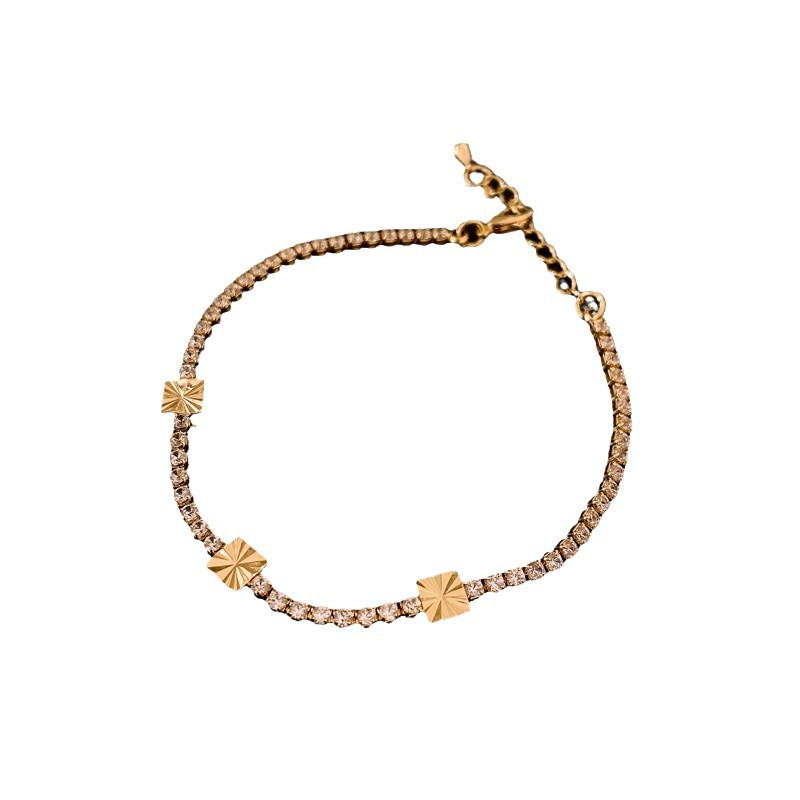 Light luxury flower-spliced zircon bracelet, a niche high-end fashion wristband, a unique design for commuting, and a women's accessory Item Picture