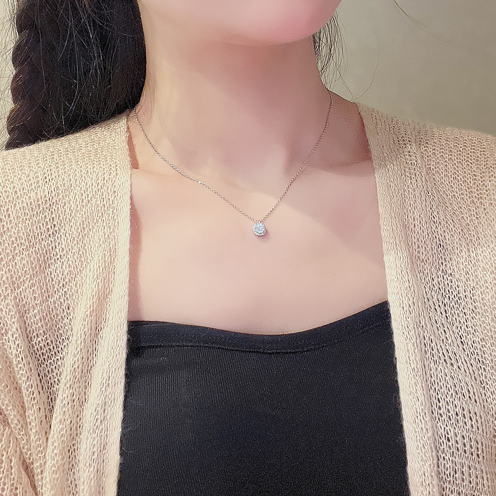 Sweet Lady Micro-Studded Zirconium Square Necklace Women's Simple Pendant Fashion Light Luxury Titanium Steel Clavicle Chain Wholesale Application Scenario