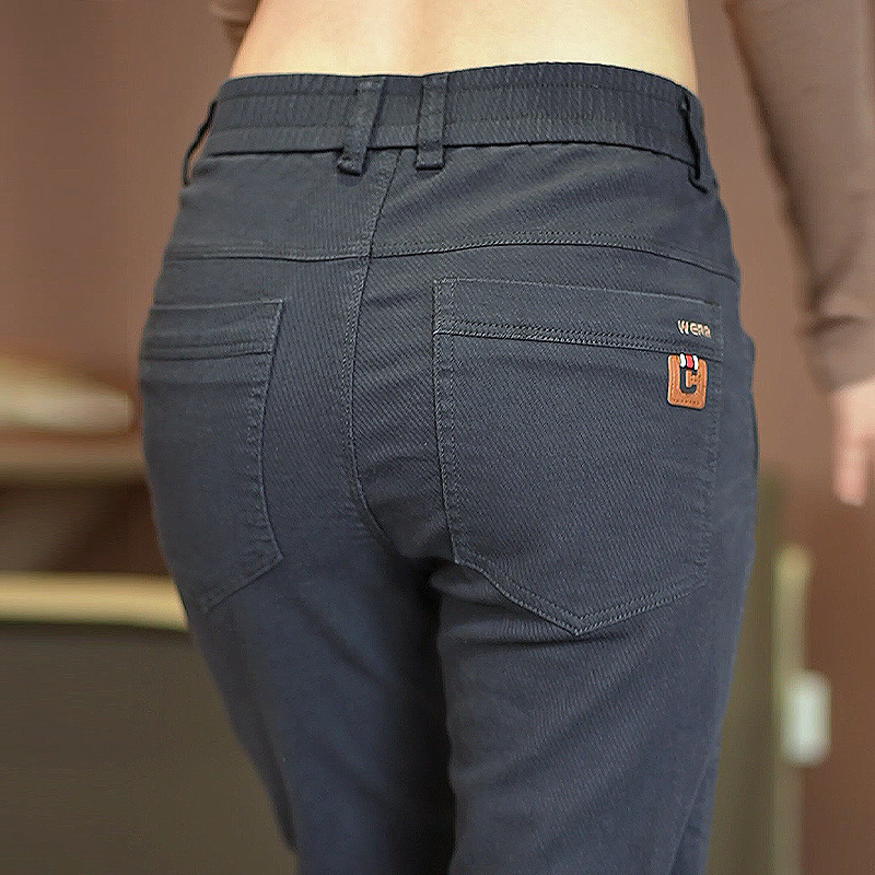 The new spring and autumn stretch casual pants for men are fashionable and stylish for commuting. The straight-leg pants for men are slimming, versatile and trendy details Picture