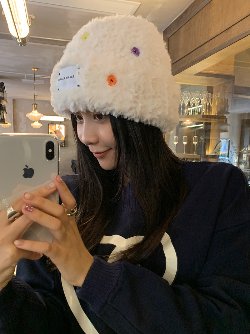 The same style of white deer hats for women's autumn and winter, a knitted thickened pile hat, a wool hat, a fluffy cold hat with buttons Specification image