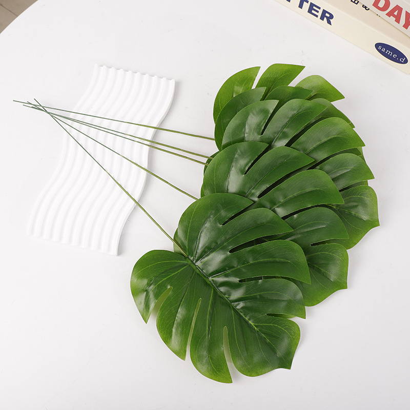 Direct sales of artificial turtle-back leaf flower potted plants, green plants, turtle-back leaf strips, nylon fabric back leaf factory, wholesale in stock Application Scenario