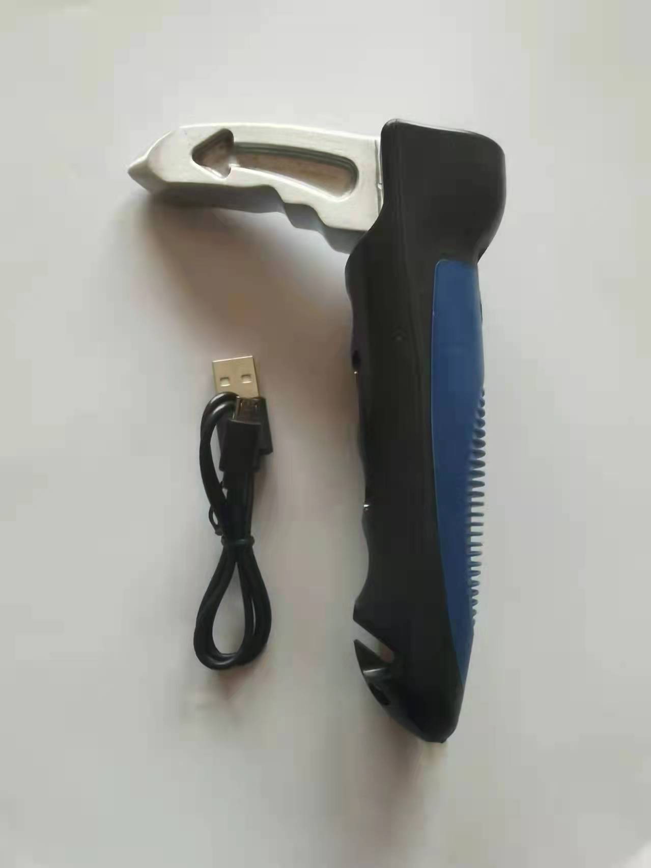 Cross-border explosive multi-functional car armrest broken window escape car safety hammer door handle manufacturers direct sales Application Scenario