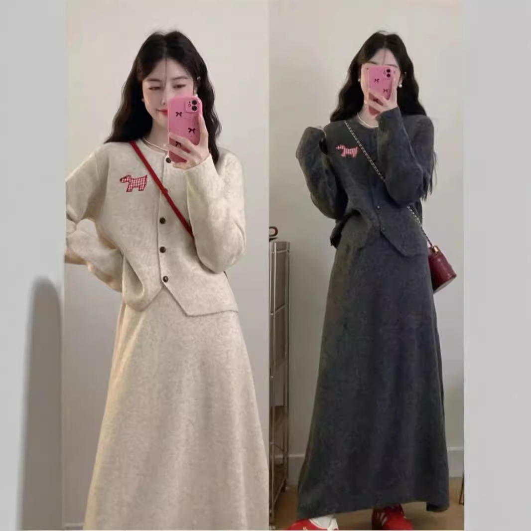 A new French loose-knit cardigan for women's autumn and winter, a slimming half-length long dress set