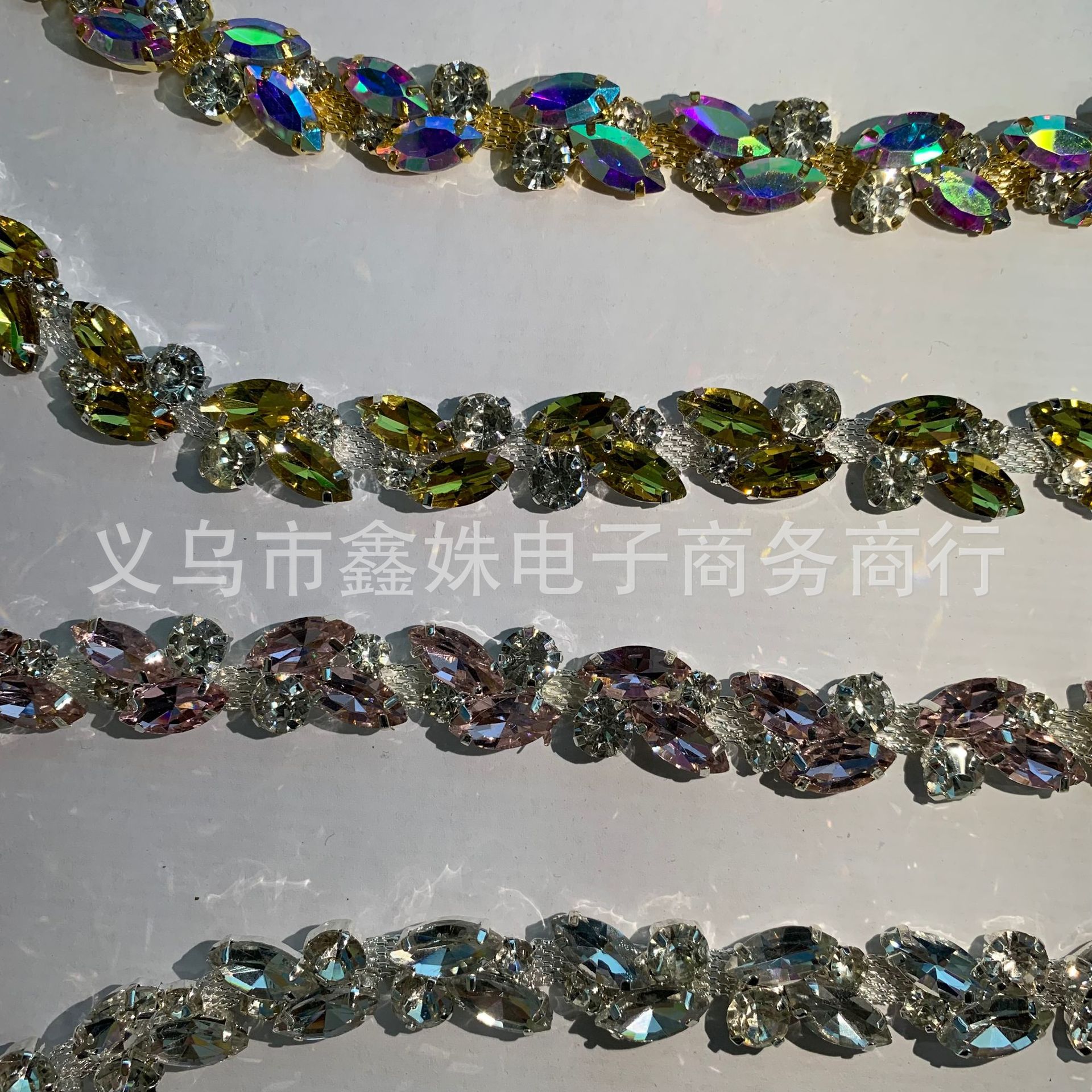 Factory direct sales of welded code chain, marquee glass, decorative diamond pattern clothing accessories Item Picture