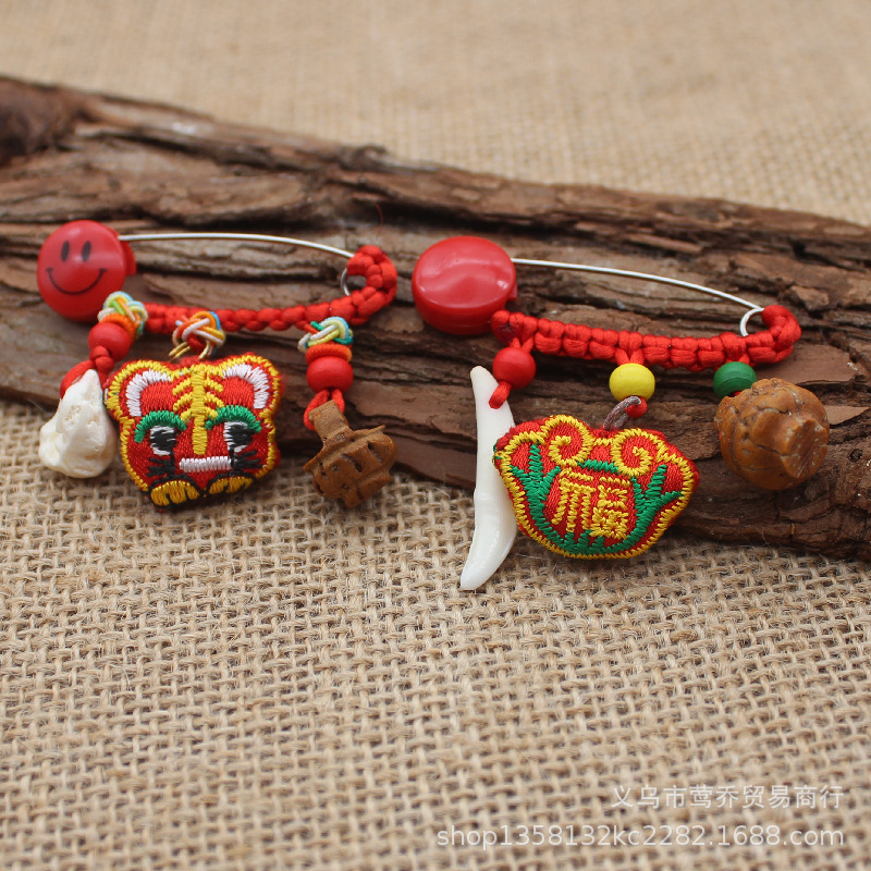 Shock baby bracelet baby's life year peach wood peach core Hu basket Dragon Boat Festival colorful red rope pig terror hand string gift details Picture