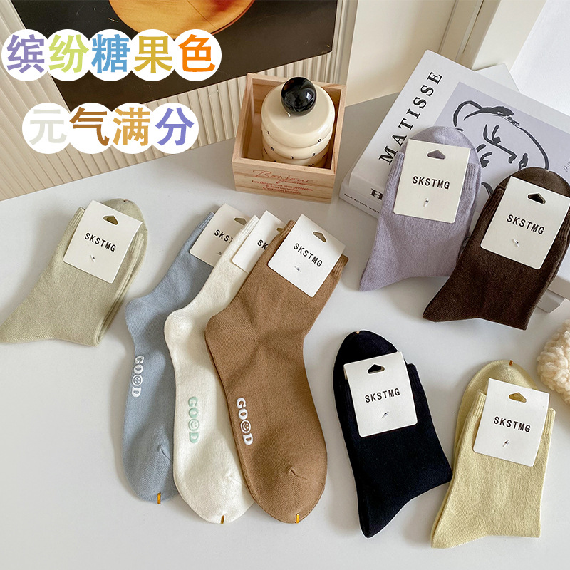 Sock stall, one-piece consignment for autumn and winter women's socks, new versatile solid color mid-calf cotton socks for women, fashionable, simple, casual and breathable, pile pile socks, one-piece consignment Application Scenario
