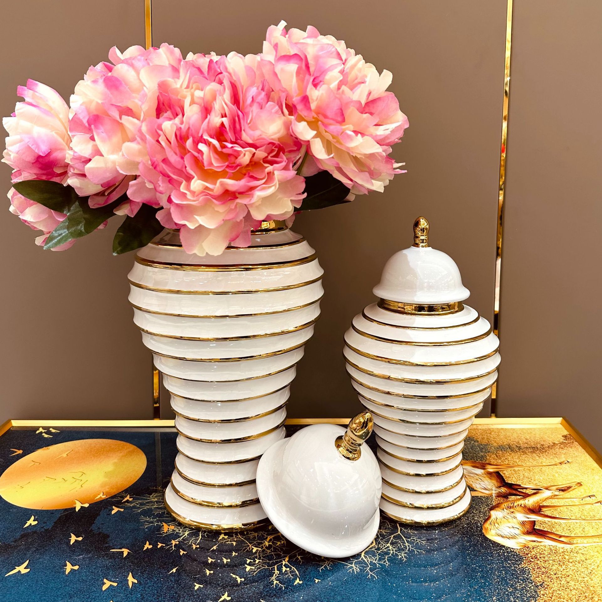 Manufacturers direct sales European electroplated golden ceramic general pot light luxury crafts model room soft entryway decoration general bottle details Picture