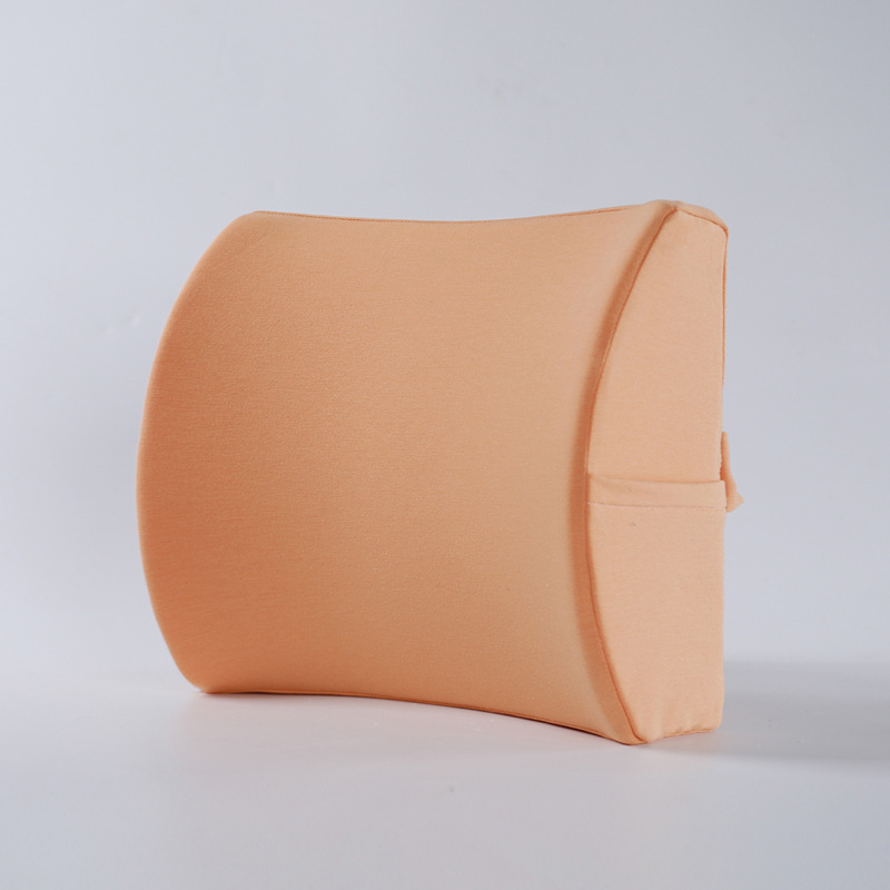 ويقوم الصانع بتثبيت السيارة للخلف ببطء Specification image