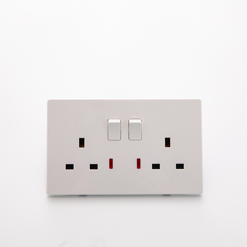 Manufacturers Direct Uk Standard Plug Middle East Africa Saudi Plug 13A Wall Socket Plug Panel Cross-Border