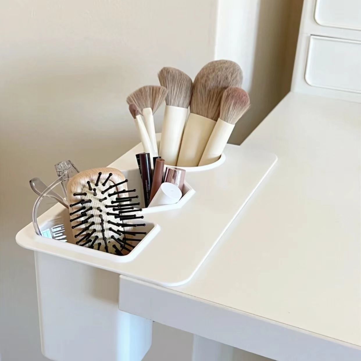 The simple edge storage box can be pasted with three compartments to organize a large-capacity pen holder and is a student desk decoration details Picture
