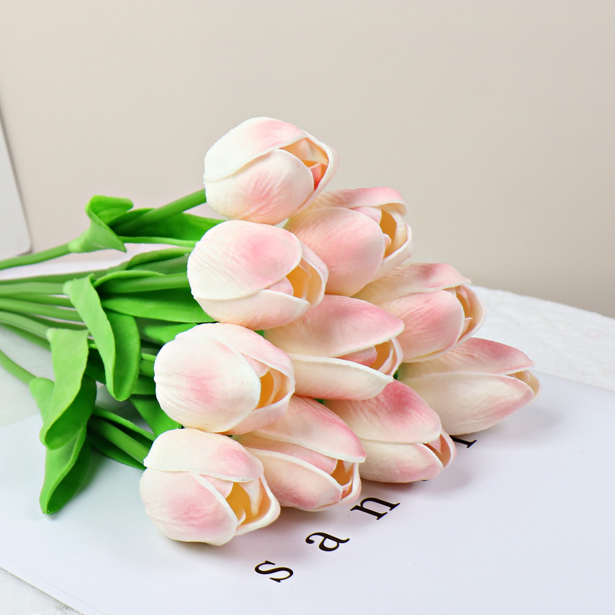 Feel Moisturizing Pu Tulip Simulation Flower Photo Fake Flower Home Decoration European Decoration Source Factory Direct Supply Application Scenario