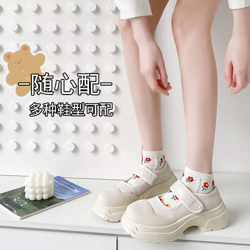 One-piece consignment of socks from the street stall. Spring and summer boat socks are not to be lost. Women's thin short socks are versatile in summer. Retro cotton socks for women. Wholesale of women's socks in Zhuji. One-piece consignment Application Scenario