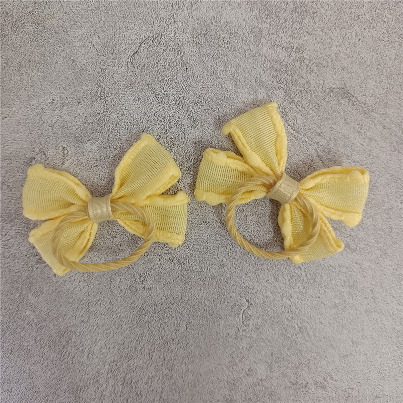 The new spring and summer baby girl hair tie is sweet and cute. It features a bright yellow mini silk gauze bow hair band and hair tie details Picture