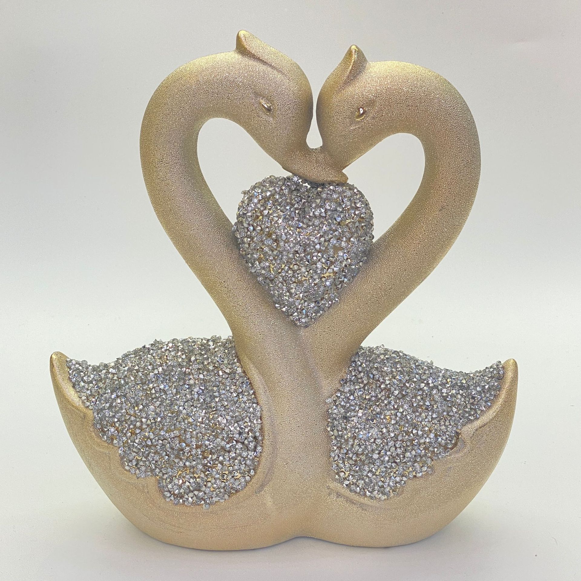 Swan Ceramic vases, high-end modern living room wedding gifts, home decoration items manufacturer wholesale ceramic ornaments, love-themed handicrafts ornaments, Golden castle vases Application Scenario
