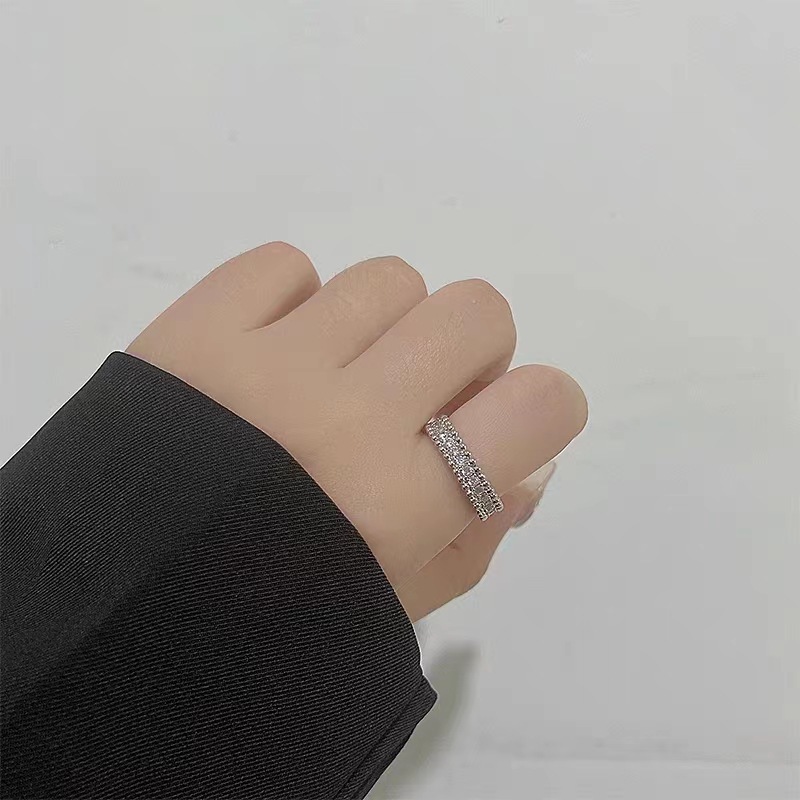 The New Kimoj Ring From 2025, Featuring A Retro European And American Style With Beaded Edges, Wide Open Surface, Full Of Diamonds And Smooth Finish, Is A Simple Yet High-End Ring Specification drawing